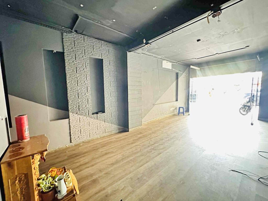 Cho thuê Mặt Bằng riêng biệt Mt Út Tịch, Phường 4, Quận Tân Bình